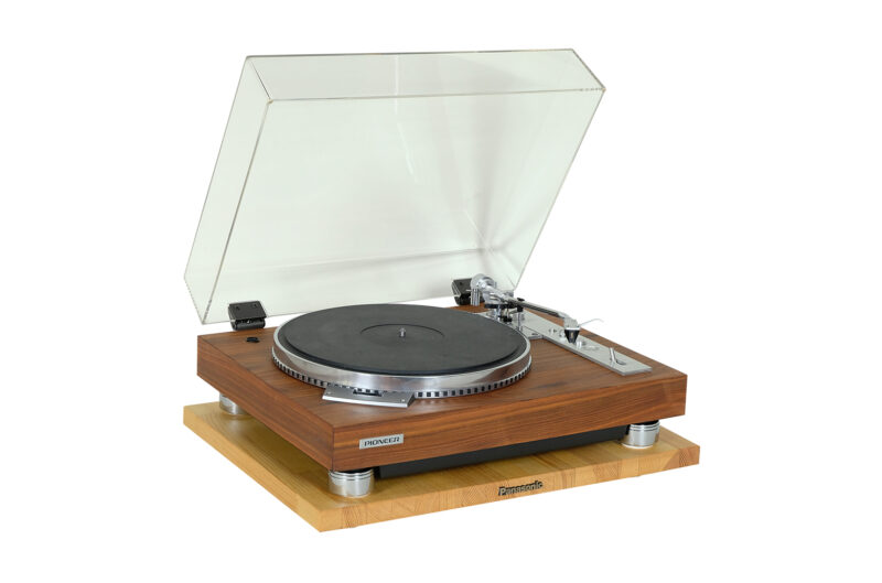Audio table FD Store. Panasonic Pine. Classic Vintage. Audio table, audio vintage