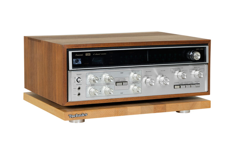 Audio table FD Store. Technics Beech. Classic Vintage. Audio table, audio vintage