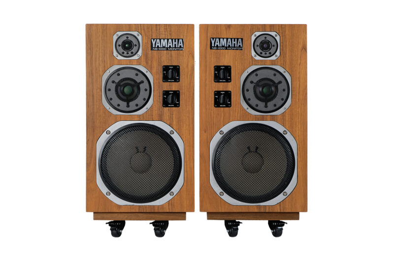 Mobile speakers platform. Rosewood 50 cm x 36,5 cm. Mobile speakers platform, audio vintage